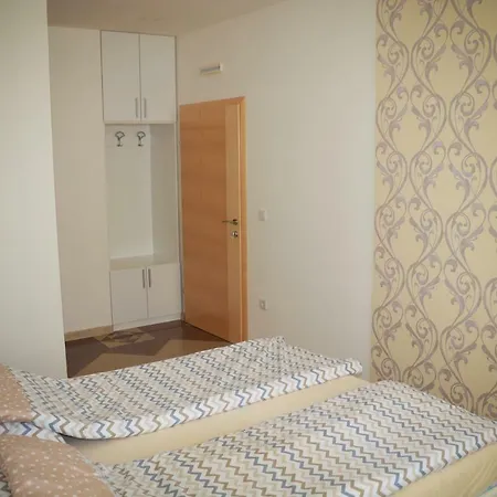 Aparthotel Prenociste 
